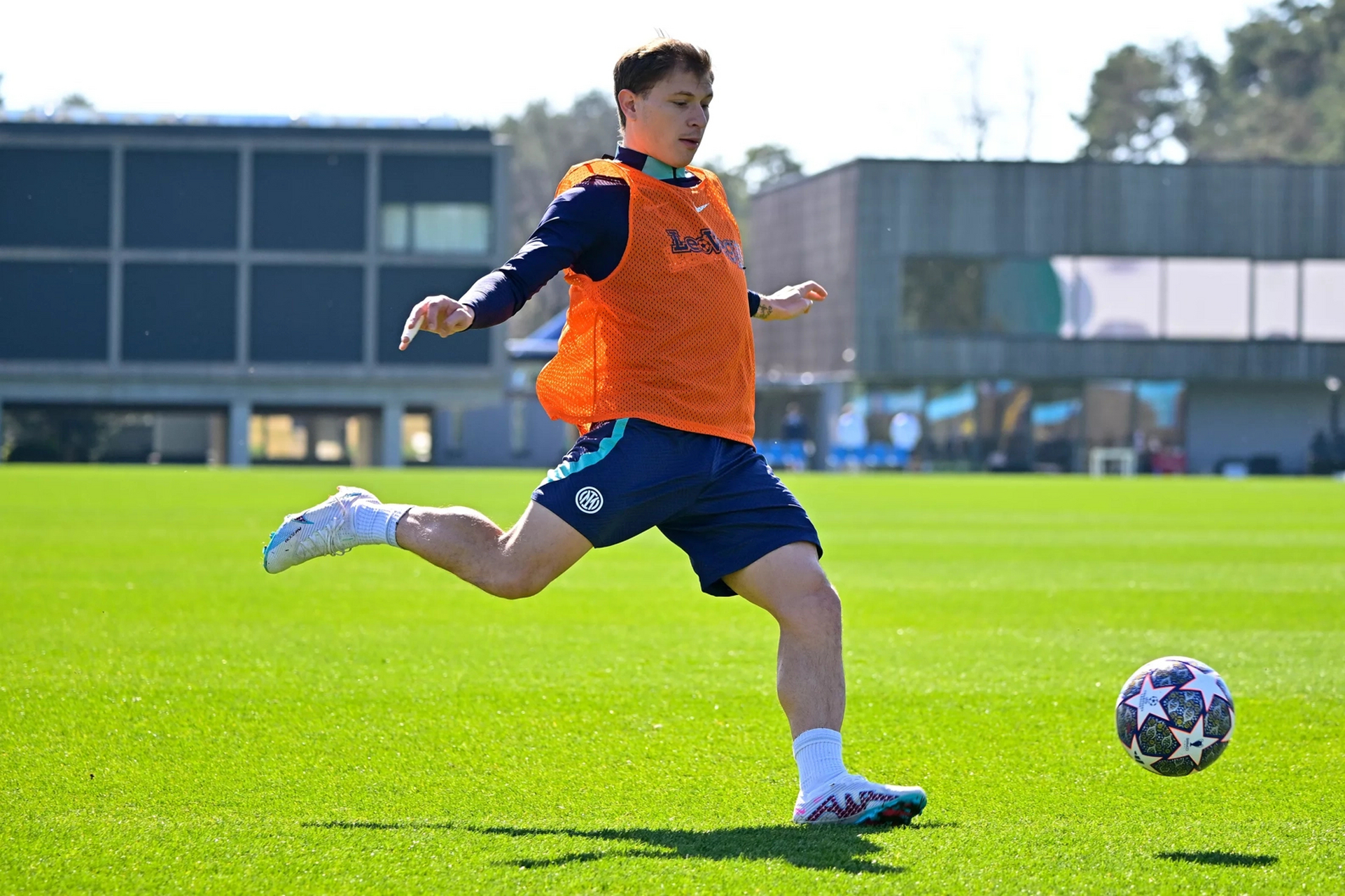 国际比赛日广州队备战欧冠，更衣室发声细节曝光，赛场秩序良好，年轻球员得到机会的简单介绍-开云电竞